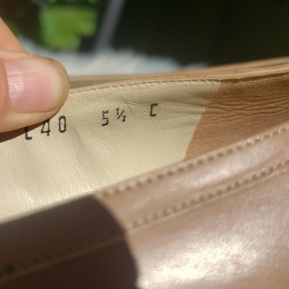 Salvatore Ferragamo Taupe Leather Heels 5.5C - Picture 7 of 15